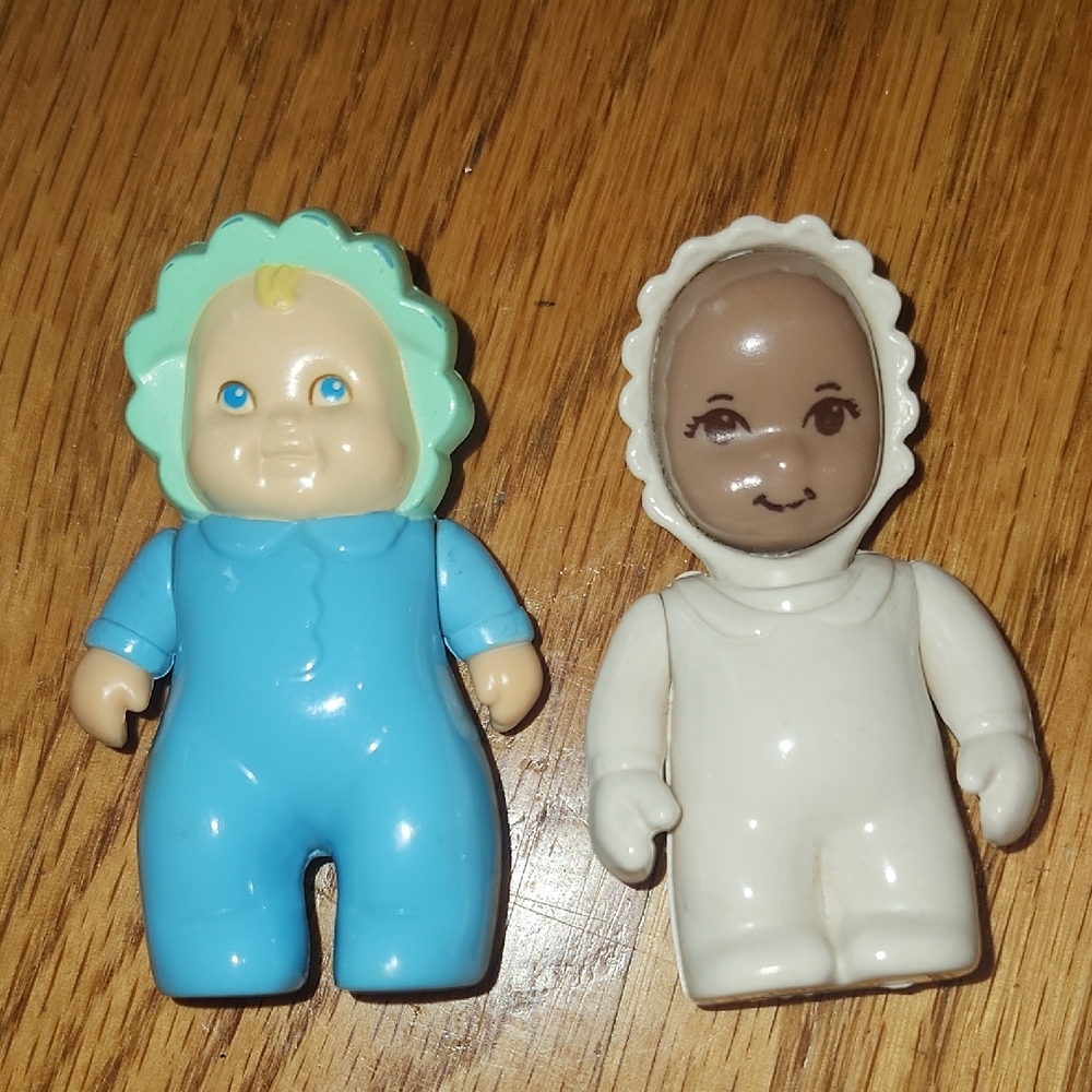 Vintage Little Tikes Family Mom Dad Girl Baby poseable light dark skin dollhouse - Picture 5 of 10